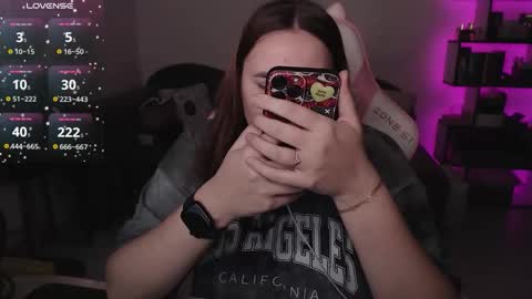 Snapshot of mari_moore7 chatting on 11.22.25 mari moore online show from 11.22.25