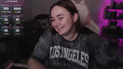 Snapshot of mari_moore7 chatting on 11.23.25 mari moore online show from 11.23.25