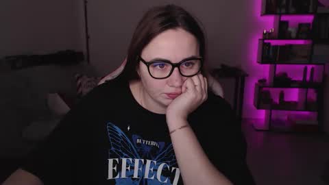 Snapshot of mari_moore7 chatting on 12.14.25 mari moore online show from 12.14.25