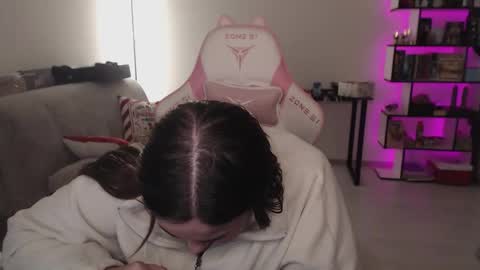 Snapshot of mari_moore7 chatting on 12.14.25 mari moore online show from 12.14.25