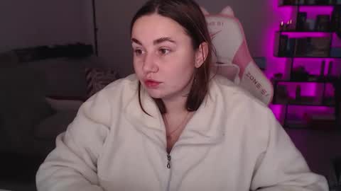 Snapshot of mari_moore7 chatting on 12.15.25 mari moore online show from 12.15.25