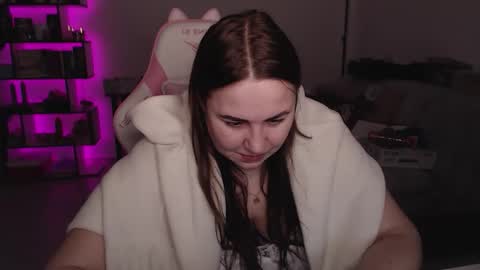 Snapshot of mari_moore7 chatting on 12.16.25 mari moore online show from 12.16.25