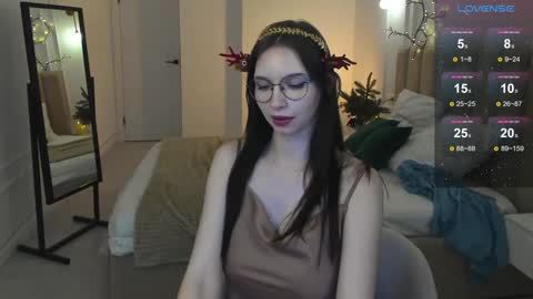 Snapshot of mari_nett chatting on 12.22.24 mari_nett online show from 12.22.24