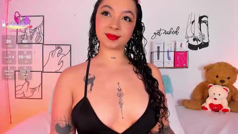Mari Sweett  online show from 09.19.25