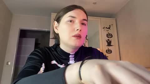 Snapshot of maria_bowie chatting on 10.29.25 Maria online show from 10.29.25