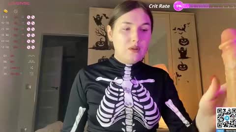 Snapshot of maria_bowie chatting on 10.31.25 Maria online show from 10.31.25