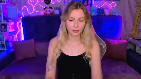 Snapshot of maria_hunt chatting on 11.28.25 Maria online show from 11.28.25