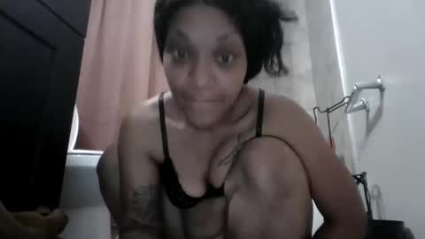 Snapshot of mariah255 chatting on 05.10.26 Mariah online show from 05.10.26