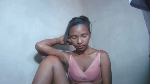 Snapshot of mariah586 chatting on 10.22.25 Maria online show from 10.22.25