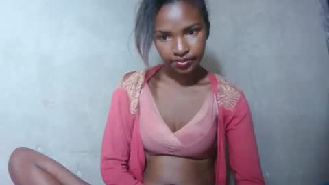 Snapshot of mariah586 chatting on 10.22.25 Maria online show from 10.22.25