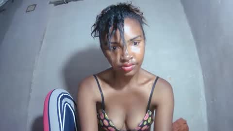 Snapshot of mariah586 chatting on 11.17.25 Maria online show from 11.17.25