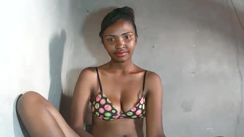 Snapshot of mariah586 chatting on 11.28.25 Maria online show from 11.28.25