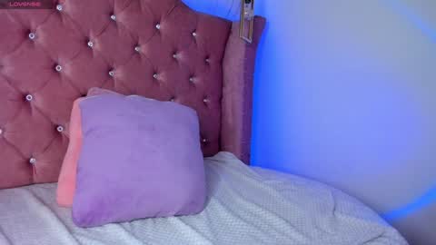 Snapshot of mariam__cute chatting on 12.18.24 online show from 12.18.24