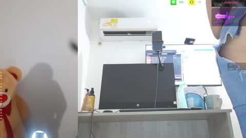 Snapshot of mariana_1_ chatting on 02.08.25 Mariana online show from 02.08.25