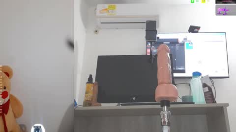 Snapshot of mariana_1_ chatting on 02.20.25 Mariana online show from 02.20.25