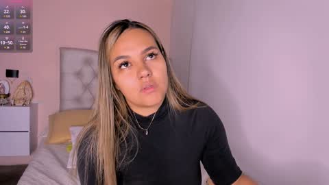 Mariana Roe online show from 12.06.24