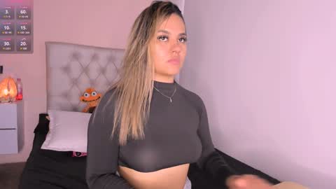 Mariana Roe online show from 12.27.24