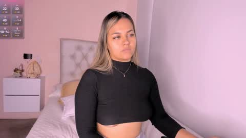 Mariana Roe online show from 01.12.25