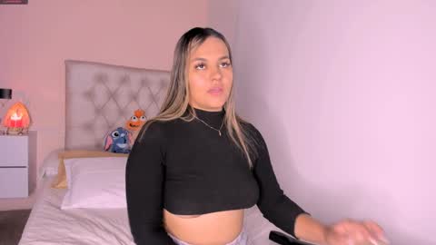 Mariana Roe online show from 01.15.25