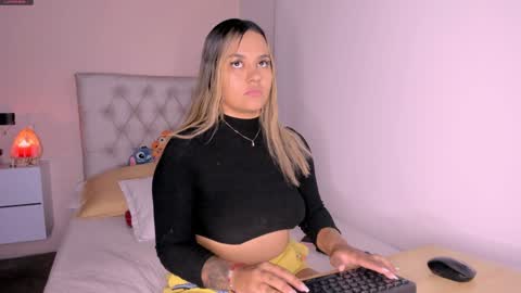 Mariana Roe online show from 01.20.25