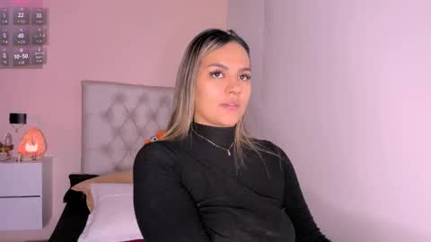 Mariana Roe online show from 02.19.25