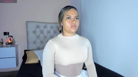 Mariana Roe online show from 11.06.25