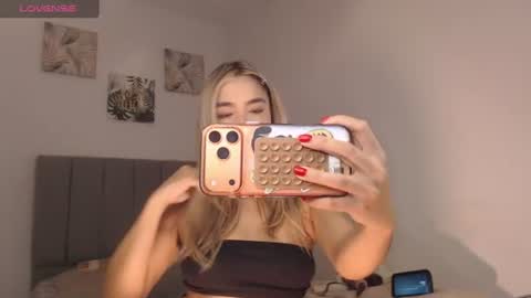Snapshot of mariana_es chatting on 06.12.26 Mariana online show from 06.12.26