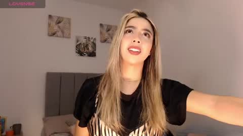 Snapshot of mariana_es chatting on 07.14.26 Mariana online show from 07.14.26