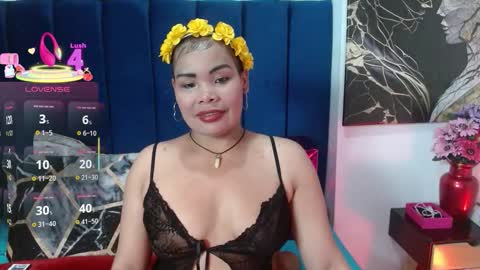 Snapshot of mariana_star1 chatting on 12.15.25 mariana_star1 online show from 12.15.25