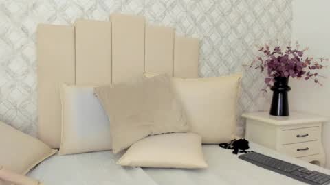 Mariana online show from 02.12.25