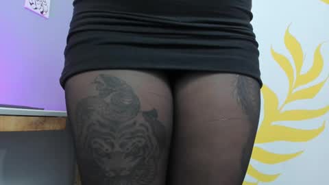 Snapshot of marianavargas20 chatting on 10.10.25 Mariana Vargas online show from 10.10.25