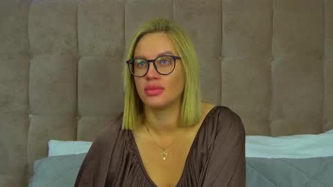 Snapshot of marianeumann chatting on 11.07.25 Maria online show from 11.07.25