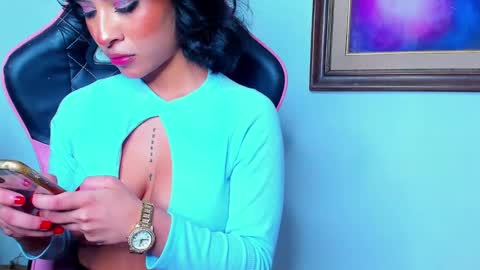 M A R I A N E online show from 01.18.25