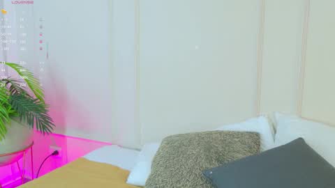 Snapshot of mariapettit chatting on 11.05.25 Maria Pettit online show from 11.05.25