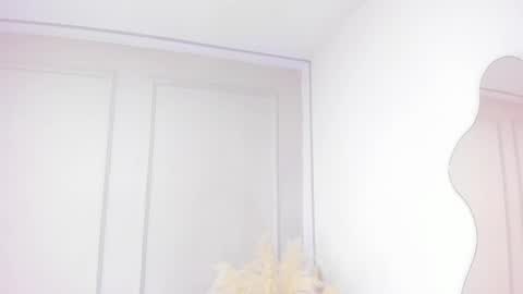 Snapshot of mariapettit chatting on 11.22.25 Maria Pettit online show from 11.22.25