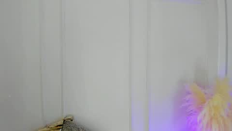 Snapshot of mariapettit chatting on 12.18.25 Maria Pettit online show from 12.18.25