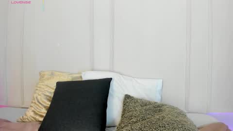 Snapshot of mariapettit chatting on 01.14.26 Maria Pettit online show from 01.14.26