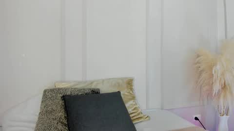 Snapshot of mariapettit chatting on 02.19.26 Maria Pettit online show from 02.19.26