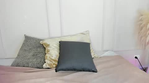 Snapshot of mariapettit chatting on 02.21.26 Maria Pettit online show from 02.21.26