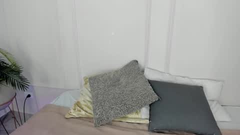 Snapshot of mariapettit chatting on 02.24.26 Maria Pettit online show from 02.24.26