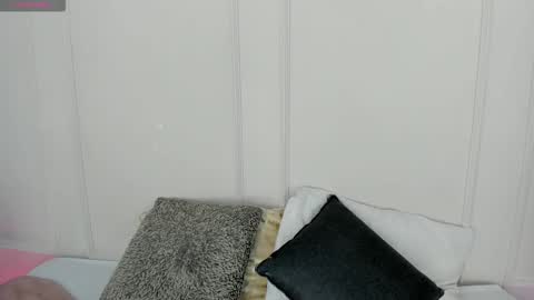 Snapshot of mariapettit chatting on 02.25.26 Maria Pettit online show from 02.25.26