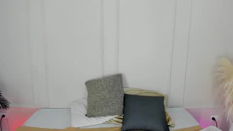 Snapshot of mariapettit chatting on 02.27.26 Maria Pettit online show from 02.27.26