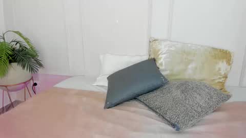 Snapshot of mariapettit chatting on 03.04.26 Maria Pettit online show from 03.04.26