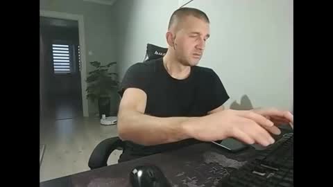 Snapshot of maribor5879 chatting on 02.14.25 maribor5879 online show from 02.14.25