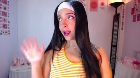 Snapshot of marie_daved chatting on 07.18.26 Nicolle online show from 07.18.26