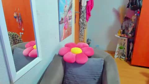 Snapshot of marie_marie03 chatting on 03.04.25 Marie online show from 03.04.25