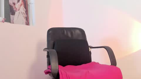 700 pm Washington time online show from 10.15.25