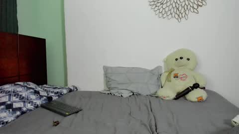 700 pm Washington time online show from 01.04.25