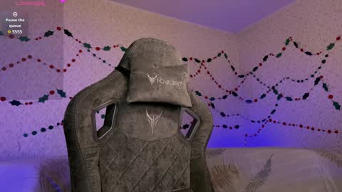 Snapshot of mariel_a_gold chatting on 12.29.24 Mariel Gold online show from 12.29.24