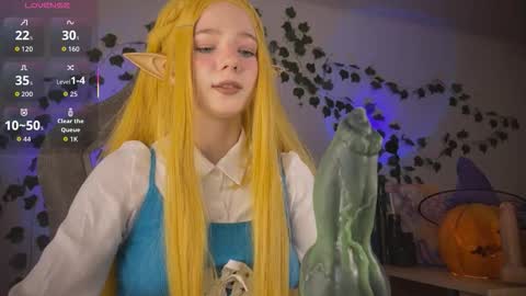 Snapshot of mariel_a_gold chatting on 10.23.25 Mariel Gold online show from 10.23.25